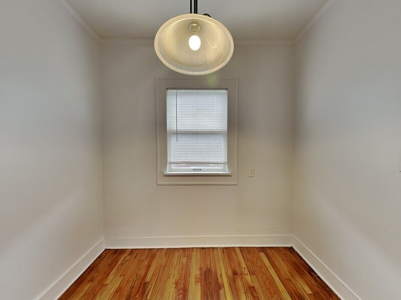 Building Photo - 3333 W 6th St