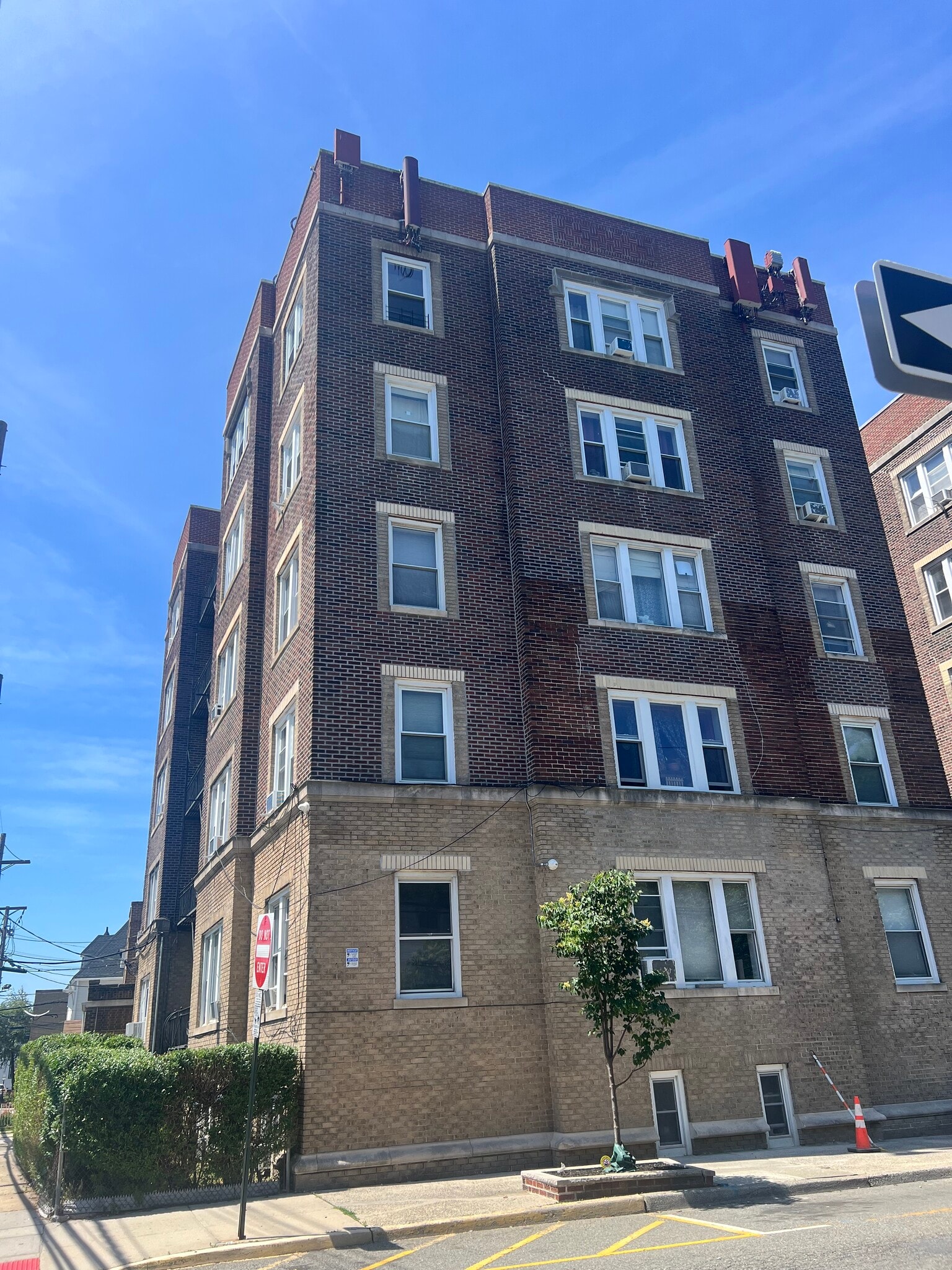 Building Photo - 101 73rd St