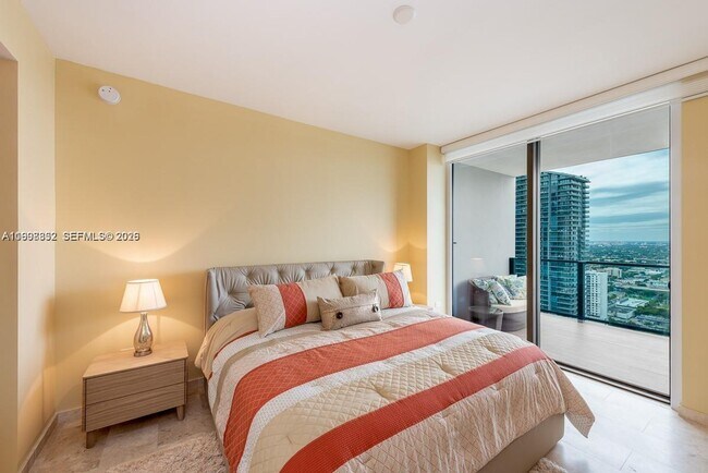 Building Photo - 68 SE 6th St