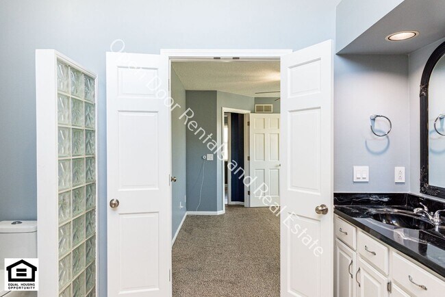 Building Photo - 8218 Fountainhead Dr