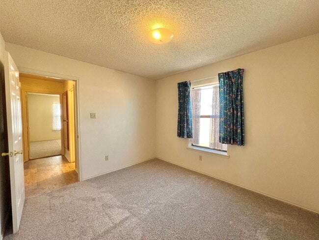 Building Photo - Available now! 3/2/2 with fenced backyard and small sunroom