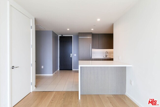 Building Photo - 889 Francisco St