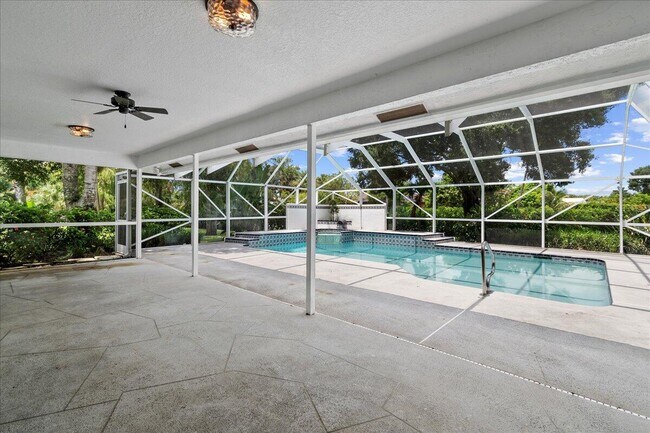 Building Photo - 15575 Woodmar Ct