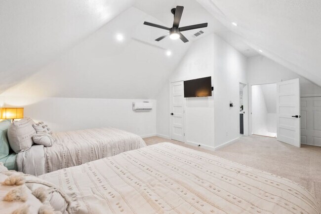 Building Photo - 921 E Hattie St