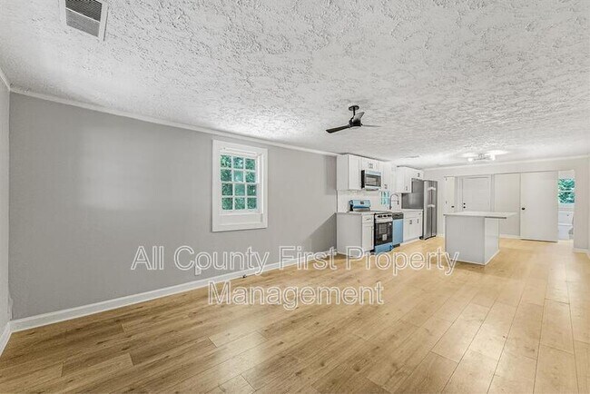 Building Photo - 2845 3rd Ave SW