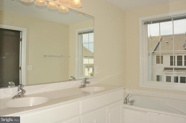 Building Photo - 2492 Terra Cotta Cir