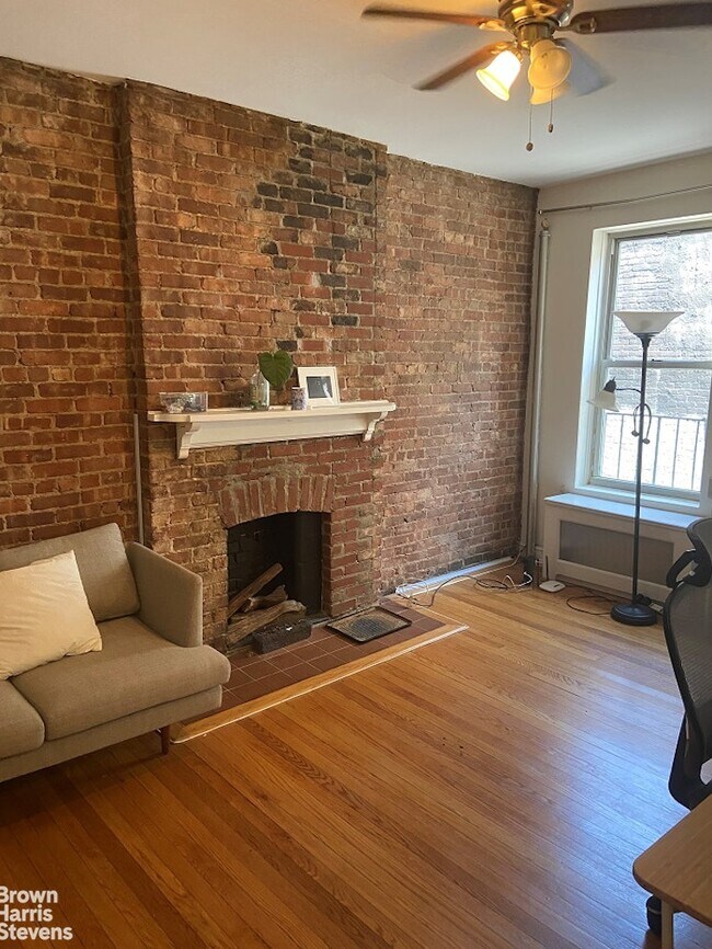 Building Photo - 854 10th Ave