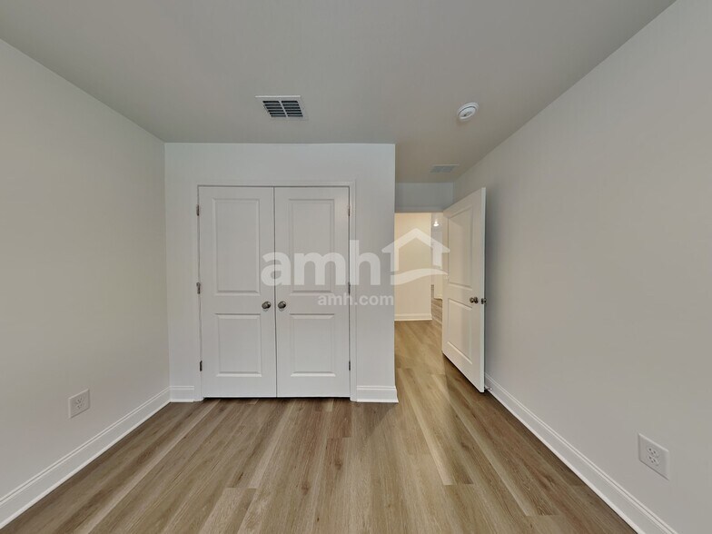 Building Photo - 920 Carnelian Ln