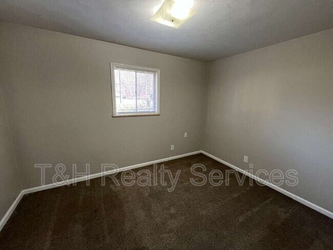 Building Photo - 5048 Hardegan St