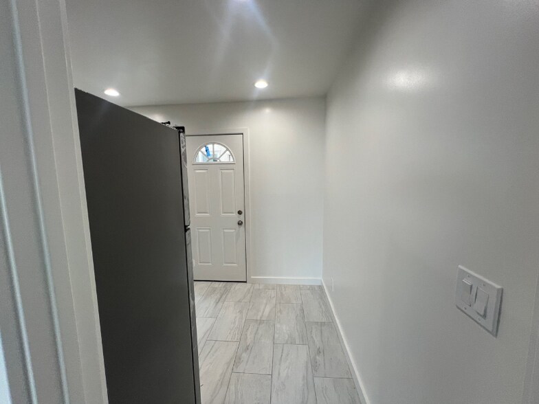 Building Photo - 10 Pueblo St