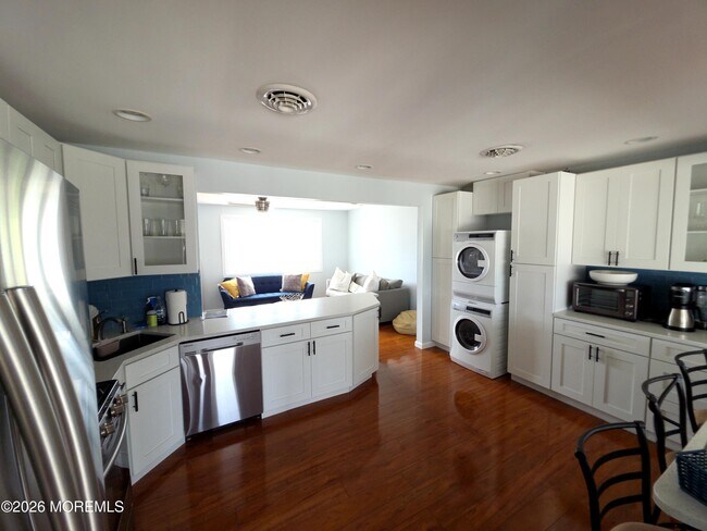 Building Photo - 129 E Raritan Dr