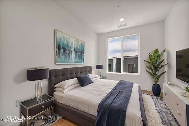 Building Photo - 557 California Ave