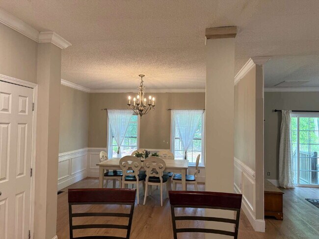Building Photo - "Charming 4-Bedroom Sanctuary with 2 Full Baths in Beaufort – Spacious 2106 Sq Ft Haven!"
