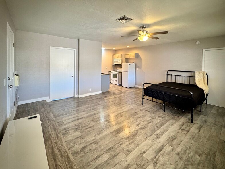 Building Photo - 3767 Kicking Horse Dr