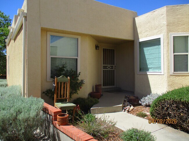 Building Photo - 10409 Camino Del Oso NE