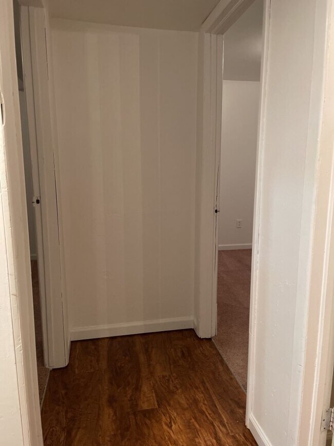 Building Photo - Start a Lease by 4/17 and get $250 off 1st Month!