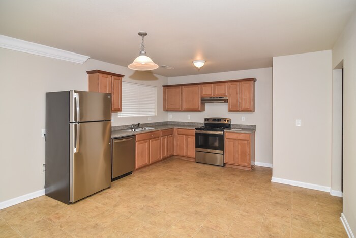 Building Photo - 134 Whitestone Dr NE