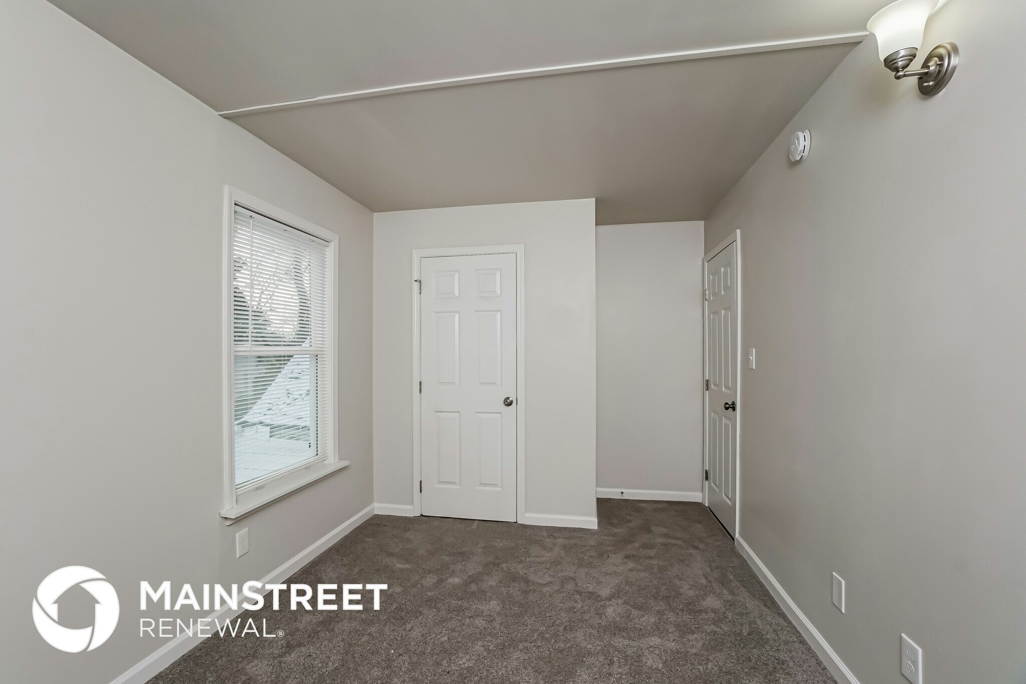 Building Photo - 1542 W Oak St