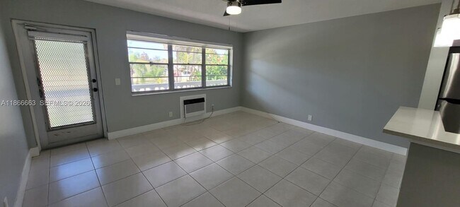 Building Photo - 202 Canterbury I