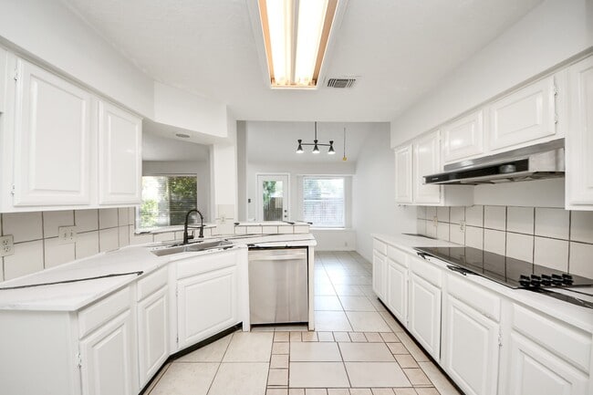 Building Photo - 3611 Bee Bayou Ln