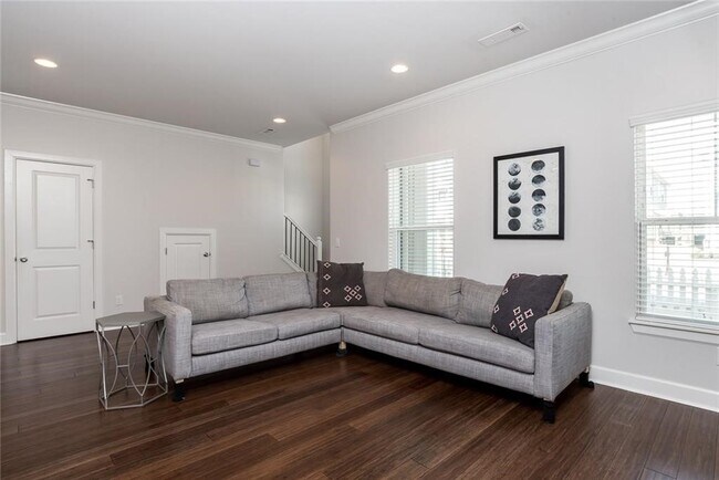 Building Photo - 6516 W Pleasant Way