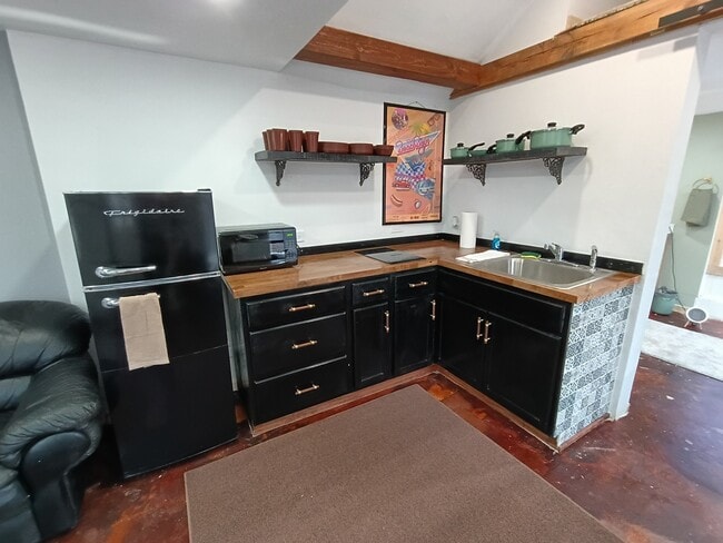 Building Photo - 1125 Molitor Rd