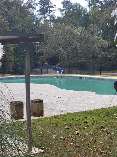 Building Photo - Renovated 1 bed 1 bath condo in gated comm...