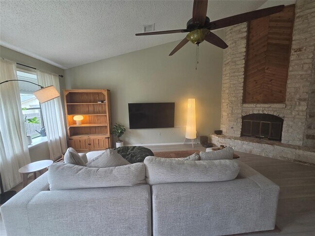 Building Photo - 1604 Kimmerling Ln