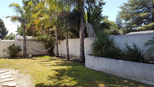 Building Photo - Updated 3 Bedroom, 3 Bathroom Garden House...