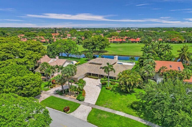 Building Photo - 2527 Lakes Dr