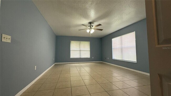 Building Photo - 404 Spike Ct