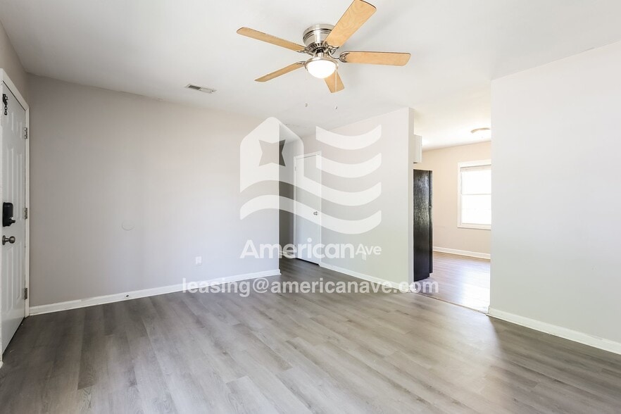 Building Photo - 4 N Kings Dr