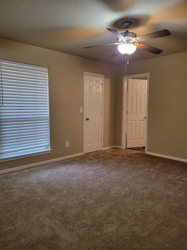 Building Photo - 101StoneCanyon