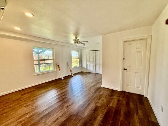 Building Photo - Unique Horse property with 2 units