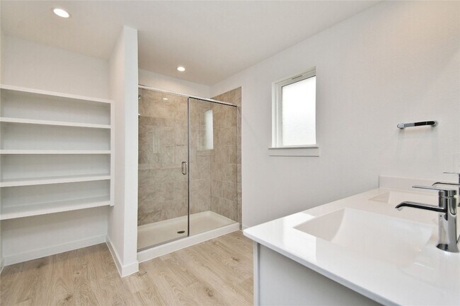 Building Photo - 30330 Reagans Rnch Dr