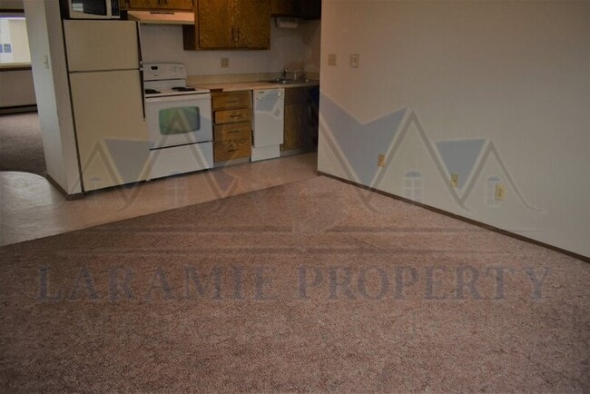 Building Photo - 1537 E Person St