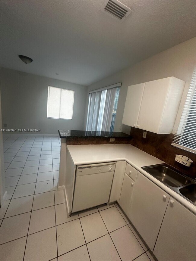 Building Photo - 2440 SE 14th Ave