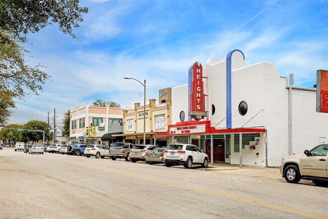 Building Photo - 601 W 18th St