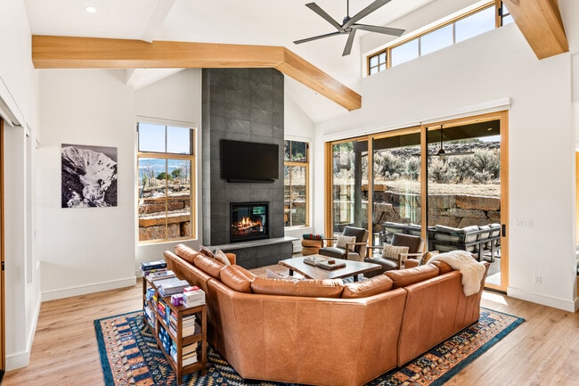 Building Photo - 117 Bowles Dr