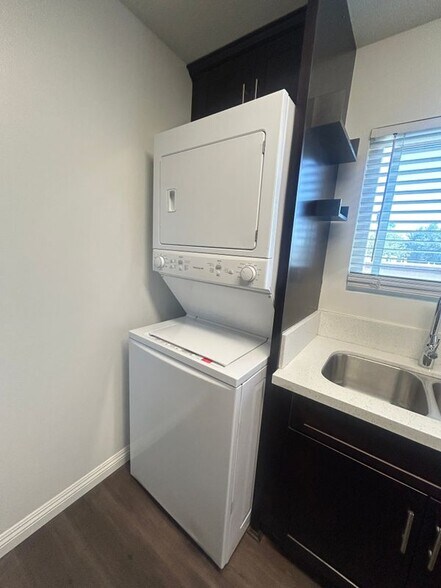 Building Photo - 1305 N Garfield Ave