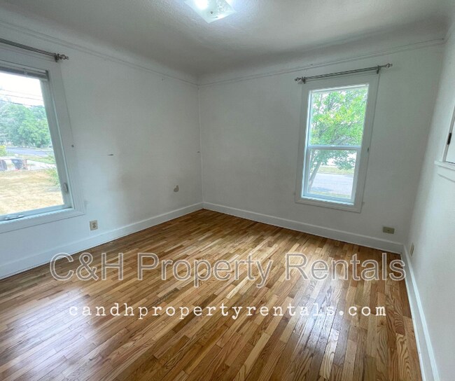 Building Photo - 1302 1st St W
