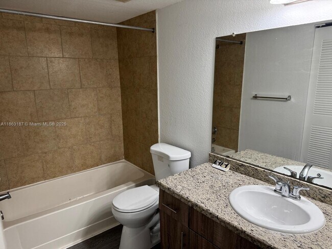 Building Photo - 12510 Vista Isles Dr