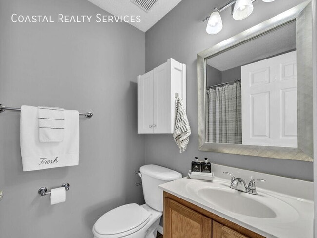 Building Photo - 983 Scenic Oak Ln