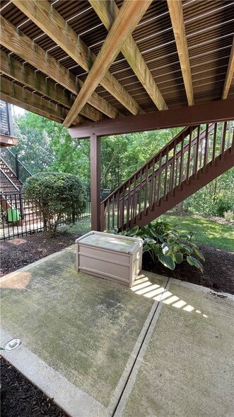 Building Photo - 574 E Vanderbilt Dr