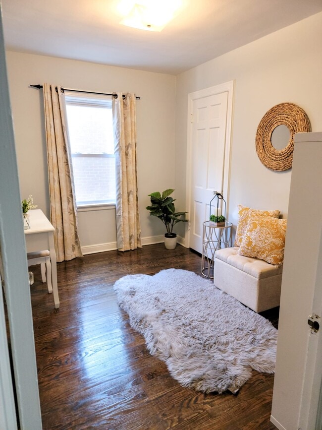 Building Photo - 6530 N Drake Ave