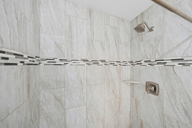 Building Photo - 915 Stonegate Dr