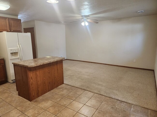 Building Photo - Three bedroom two bathroom Town home