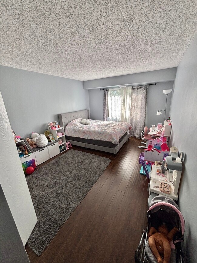 Building Photo - 450 Plum Creek Dr