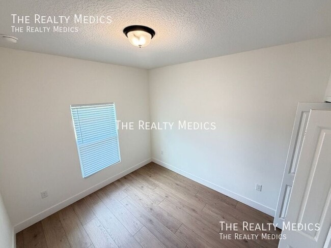 Building Photo - 430 Wellwood St SW