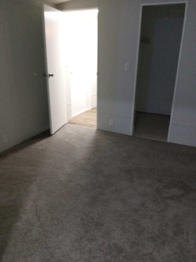 Building Photo - 3000 Poplar St